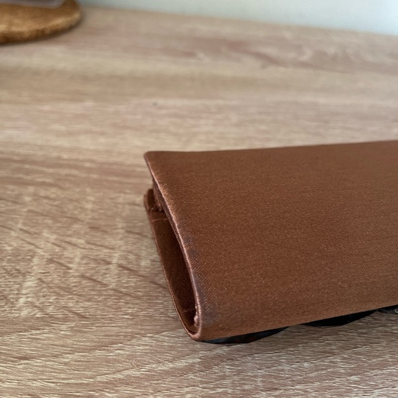 Sondra Roberts Sophisticated Crochet Jewel Beaded Rich Bronze Evening Clutch - Picture 14 of 15